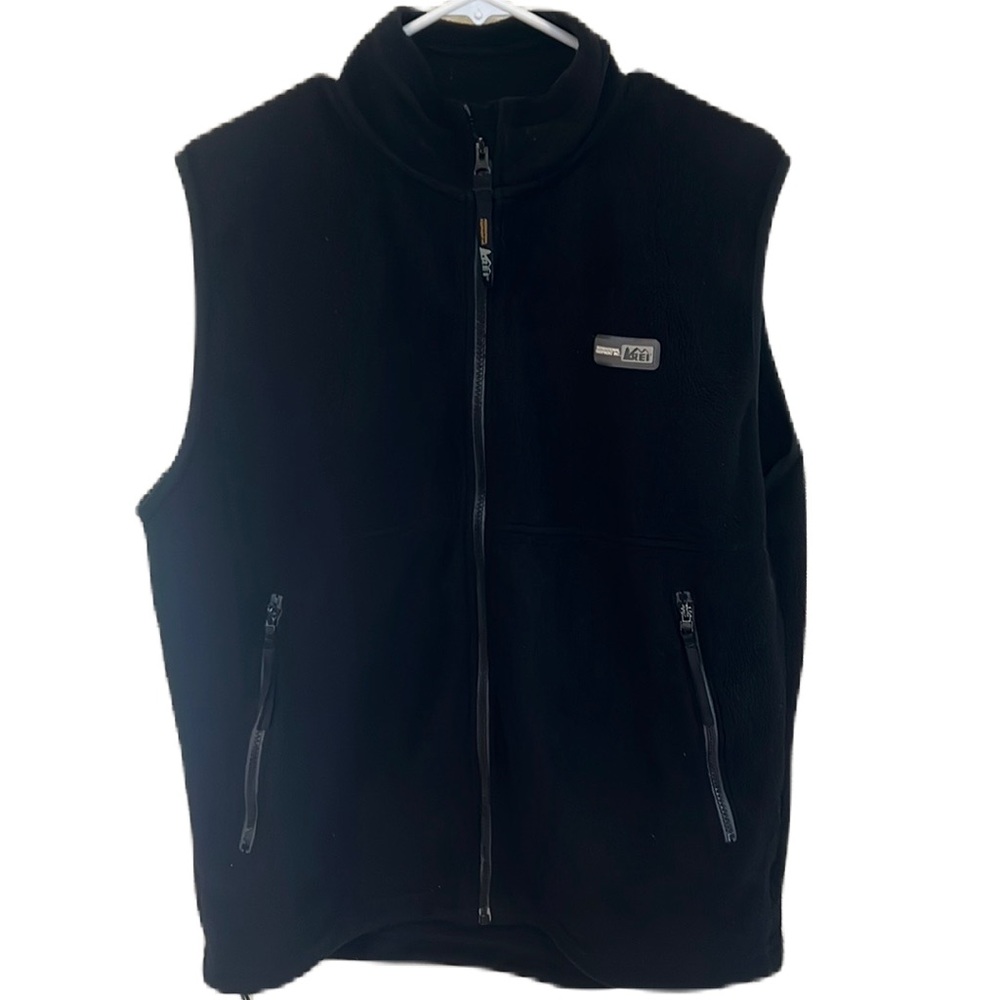 REI Men’s Black Vest Full Size Zipper Size LARGE
